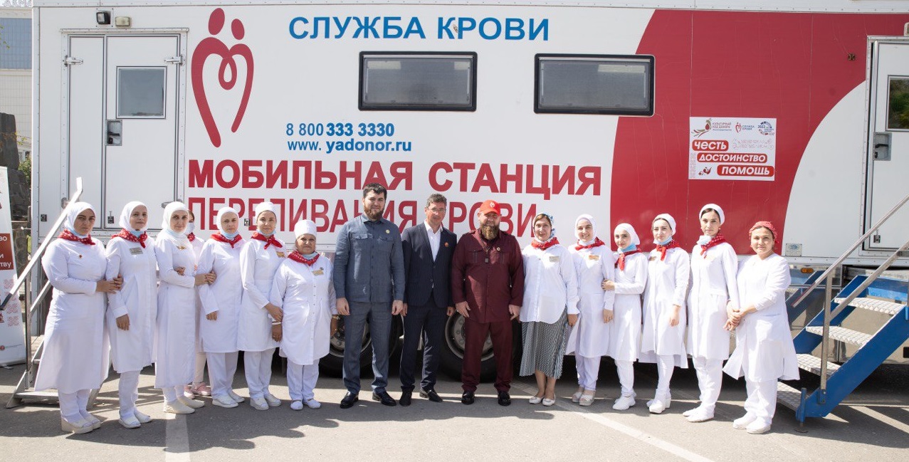 Глава Чеченской Республики посетил мобильный комплекс заготовки крови Республиканской станции переливания крови